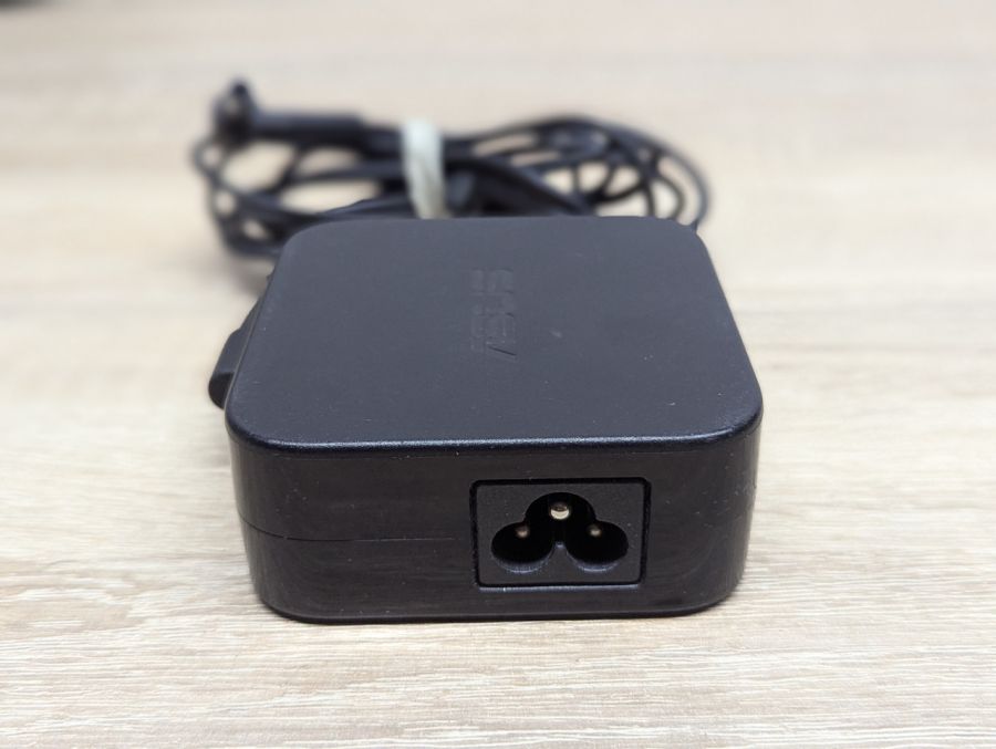 Б/В Блок живлення ASUS ADP-65CD B,65 Вт,19 В,3.42 A,5.5 мм x 2.5 мм