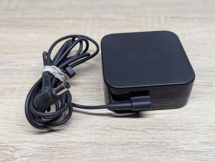 Б/В Блок живлення ASUS ADP-65CD B,65 Вт,19 В,3.42 A,5.5 мм x 2.5 мм