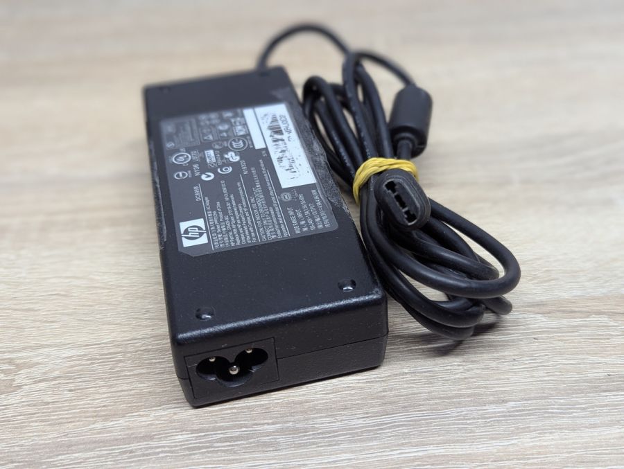 Б/В Блок живлення HP DC8958 ,90W,19V, 4.74A,HP Oval 5-pin