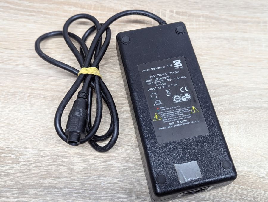 Б/В Блок живлення Phylion для літій-іонних акумуляторів,42.0V, 2.0A,5-пін