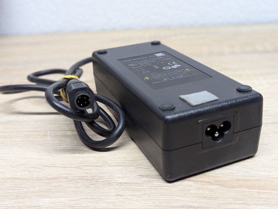 Б/В Блок живлення Phylion для літій-іонних акумуляторів,42.0V, 2.0A,5-пін