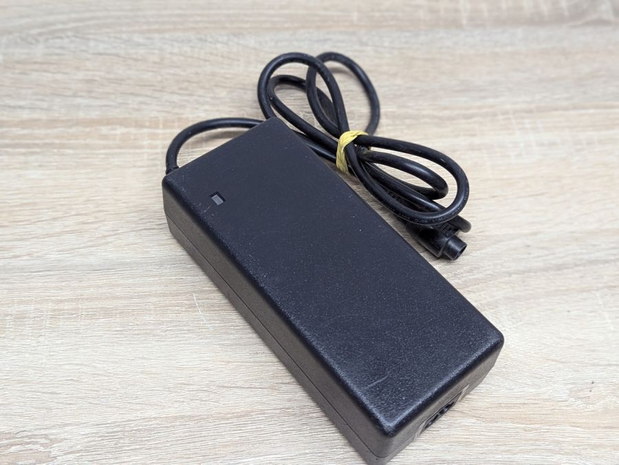 Б/В Блок живлення Phylion для літій-іонних акумуляторів,42.0V, 2.0A,5-пін