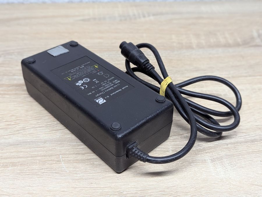 Б/В Блок живлення Phylion для літій-іонних акумуляторів,42.0V, 2.0A,5-пін