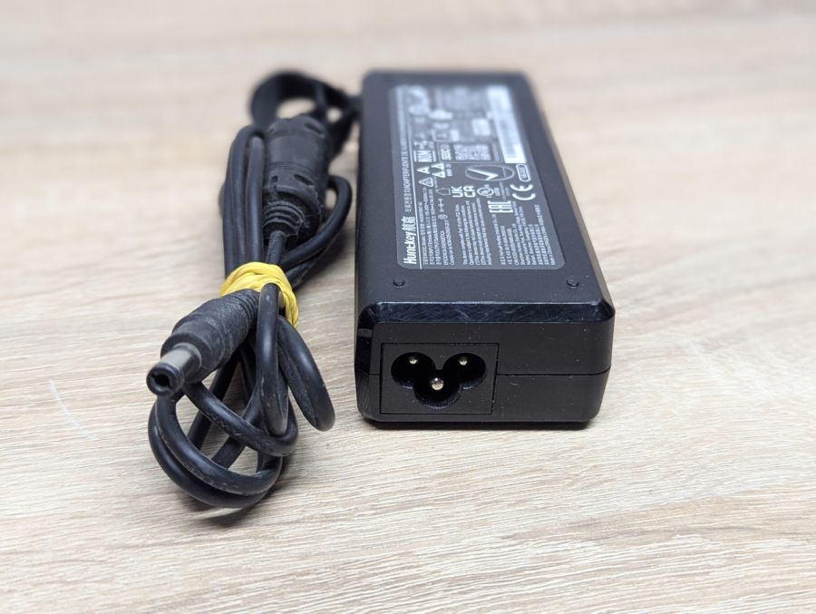 Б/В Блок живлення Huntkey 90.0 Вт,19.0 В ,4.74 А,5.5 x 2.5 мм