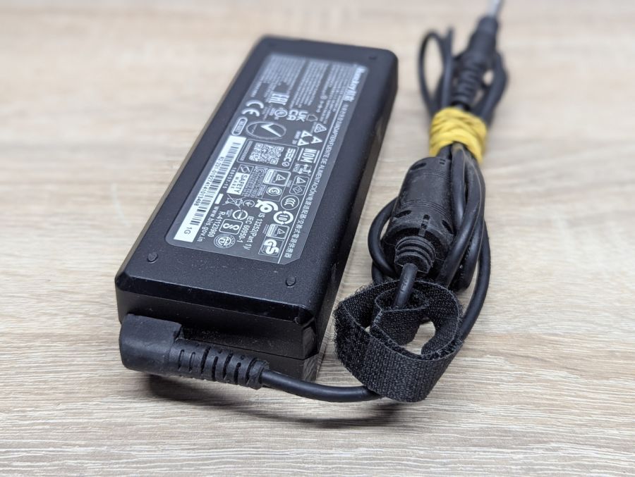 Б/В Блок живлення Huntkey 90.0 Вт,19.0 В ,4.74 А,5.5 x 2.5 мм