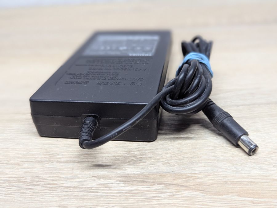 Б/В Блок живлення Toshiba PA2444U,60W,15V,4A,6.3 x 3.0 мм