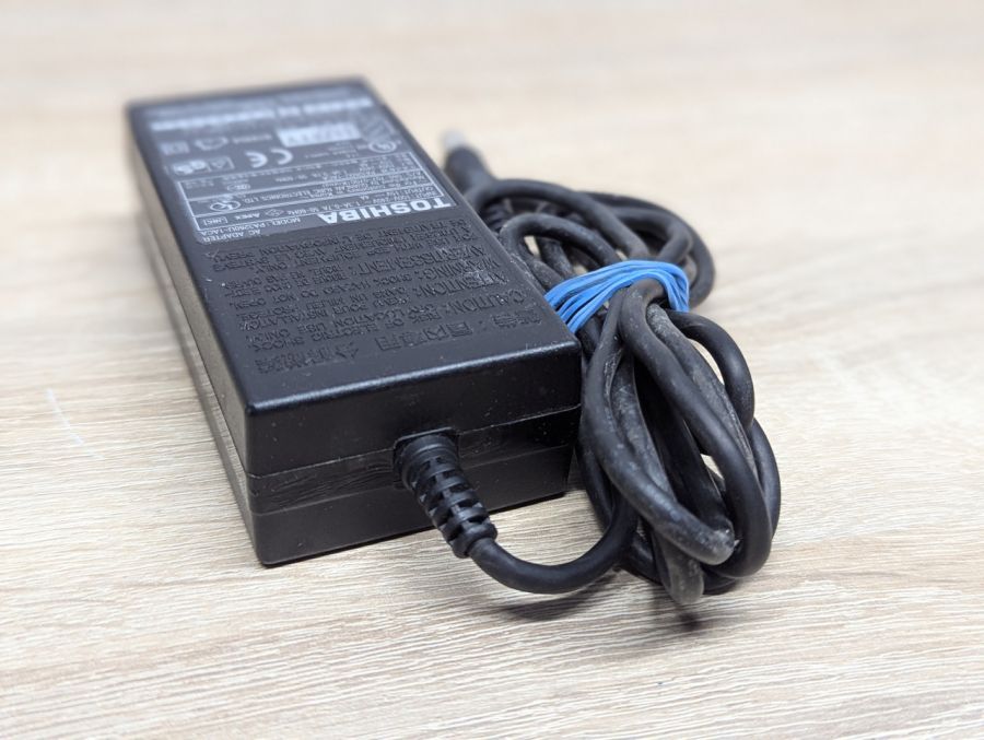 Б/В Блок живлення Toshiba PA3260U-1ACA,60Вт,15 В,4А,6.3 x 3.0 мм