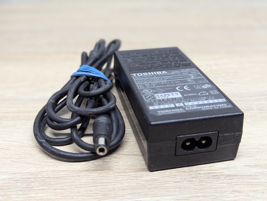 Б/В Блок живлення Toshiba PA3260U-1ACA,60Вт,15 В,4А,6.3 x 3.0 мм