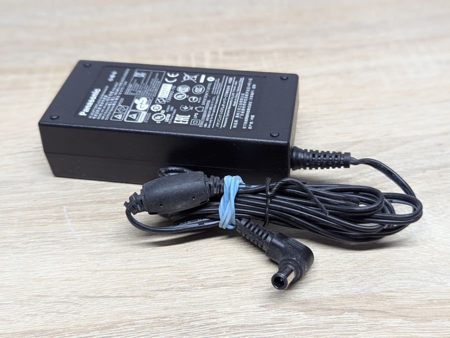 Б/В Блок живлення Panasonic PNLV6507,24 Вт,16В,1.5А,6.5 x 4.4 мм