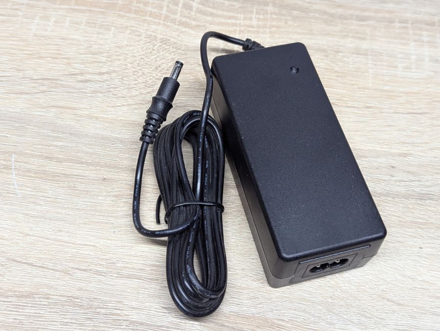 Б/В Блок живлення Motorola AA26100L, 9 В ,2 А ,18 Вт, 4.0x1.7 мм