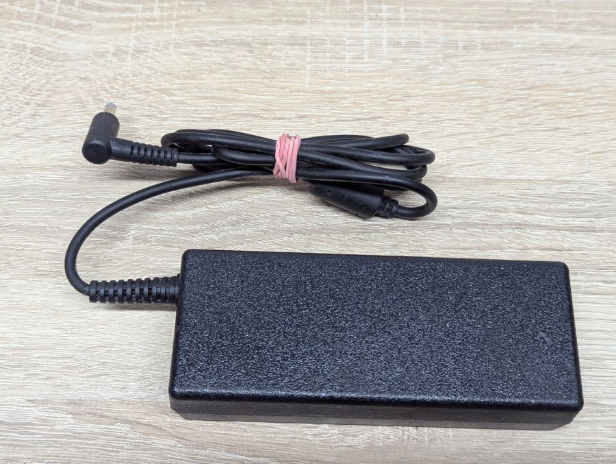 Б/В Блок живлення D155-19.5V/4.62A,90W,4.5x3.0 мм