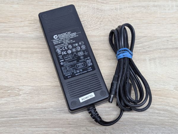 Б/В Блок живлення GlobTek 90 Вт,24V,3.75A,5.5x2.5мм