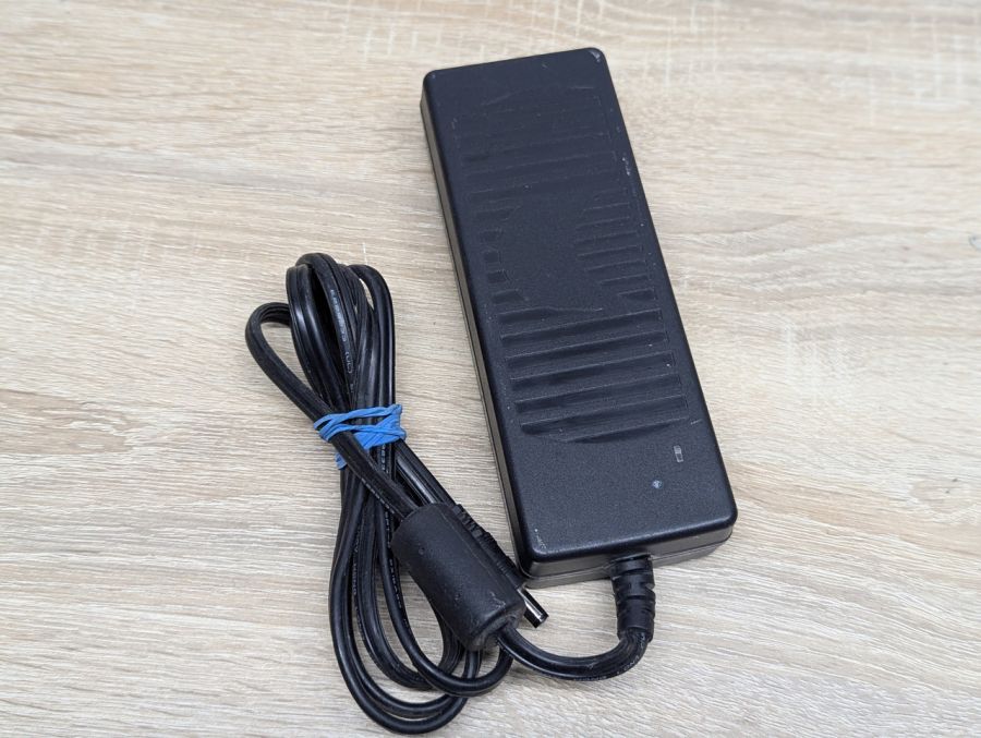 Б/В Блок живлення GlobTek 90 Вт,24V,3.75A,5.5x2.5мм