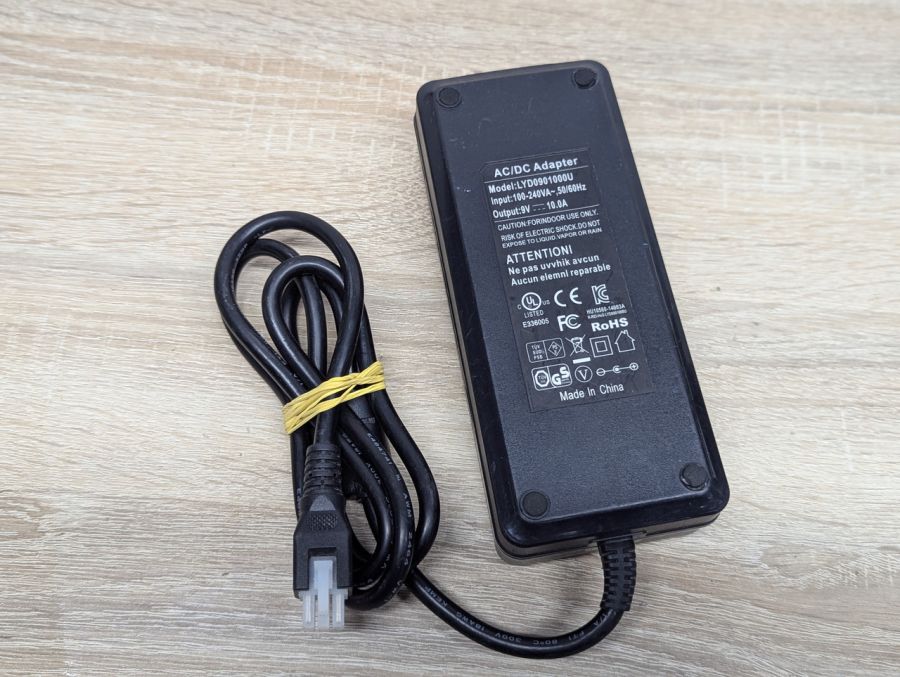 Б/В Блок живлення Guangdong LYD0901000U,90 Вт,9В,10.0А,4-pin DC plug