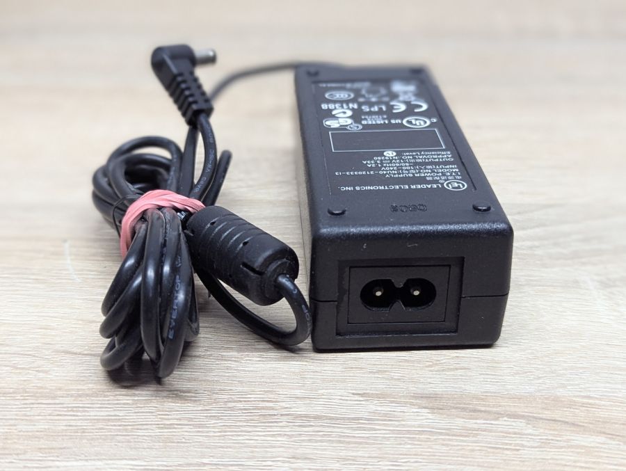 Б/В Блок живлення Leader Electronics NU40-2120333-13,12В,3.33А,40 Вт,5.5x2.5 мм