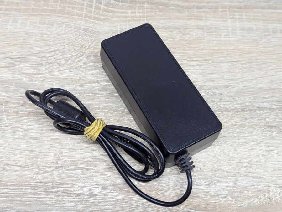 Б/В Блок живлення TPV ADPC2045,45W,20 В,2.25 А, 5.5 x 2.5 мм