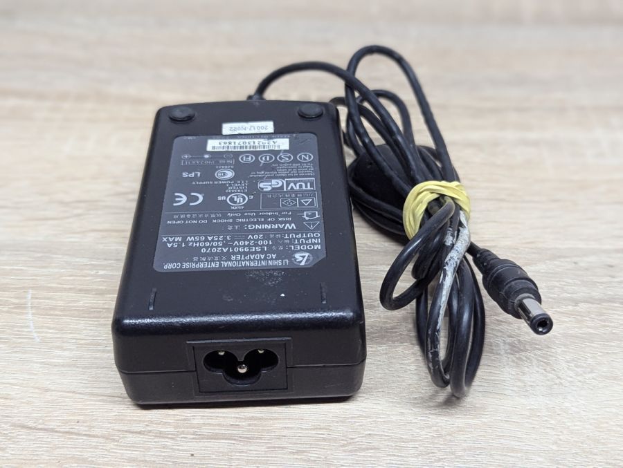 Б/В Блок живлення Li Shin LSE9901A2070, 65 Вт,20 В,3.25 А,5.5x2.5мм [ProductHub SKU LSE9901A2070]