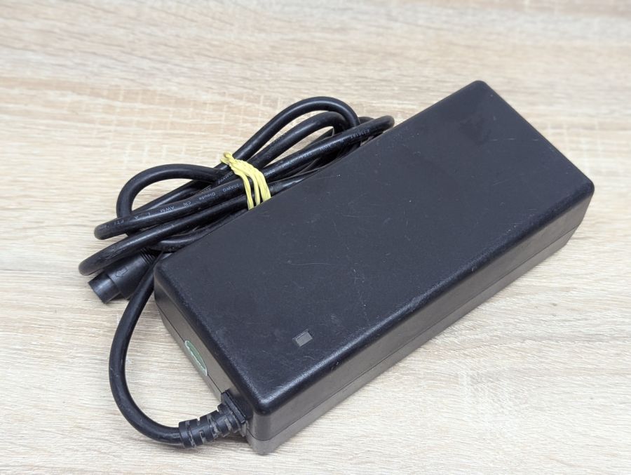 Б/В Зарядний пристрій Joycube для літій-іонних (Li-ion) акумуляторів, 84.0W,42.0V 2.0A,5 Pin