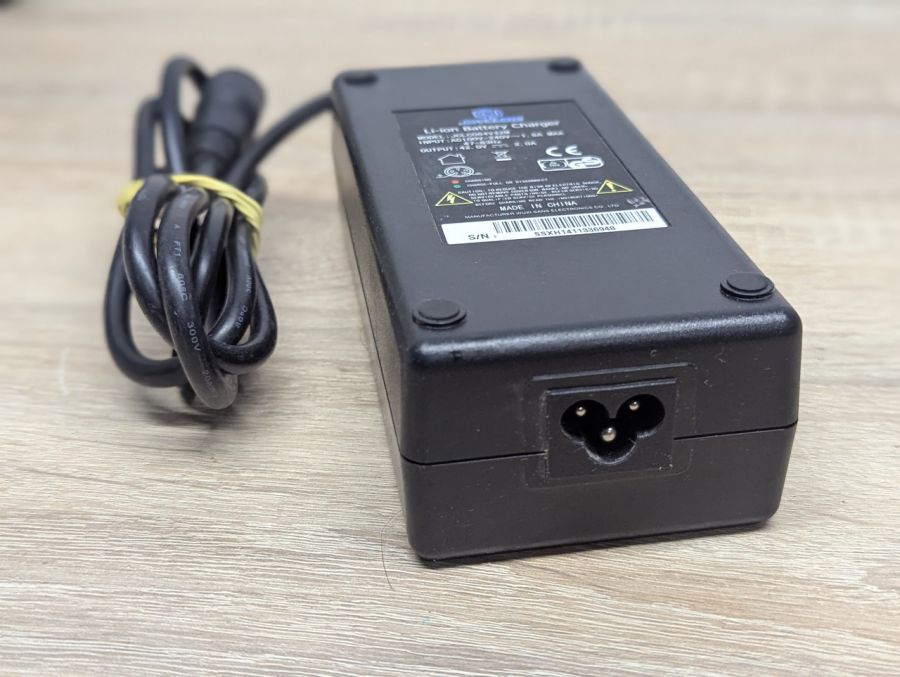 Б/В Зарядний пристрій Joycube для літій-іонних (Li-ion) акумуляторів, 84.0W,42.0V 2.0A,5 Pin