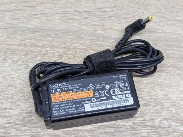 Б/В Блок живлення Sony VGP-AC10V6,20 Вт,10.5 В,1.9 А,4.8 мм х 1.7 мм [ProductHub SKU VGP-AC10V6]