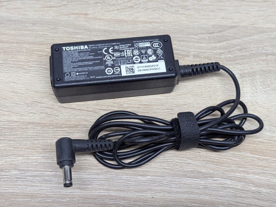 Б/В Блок живлення Toshiba 45 Вт,19 В,2.37 А,5.5x2.5 мм