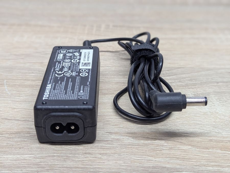 Б/В Блок живлення Toshiba 45 Вт,19 В,2.37 А,5.5x2.5 мм