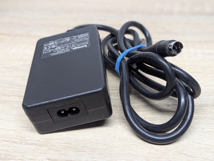 Б/В Блок живлення Iomega UP01842010,+5V (1.0A),+12V (0.75A),Mini-DIN 5 pin