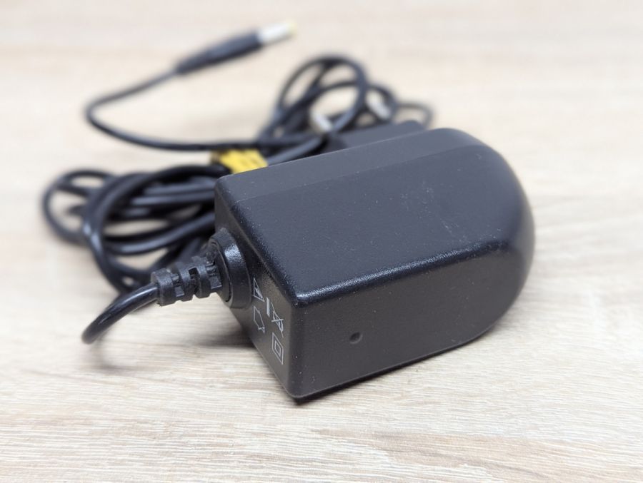 Б/В Блок живлення Sunny 15 Вт,+5V,3.0A,5.5x2.5мм