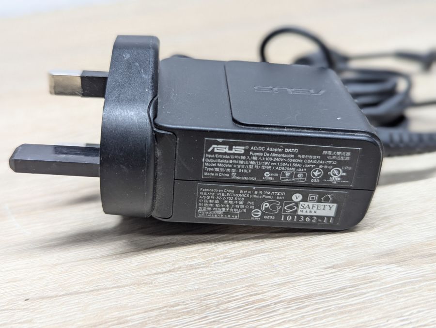 Б/В Блок живлення ASUS AD820M0,19 В,1.58 А,30 Вт,2.5 мм x 0.7 мм