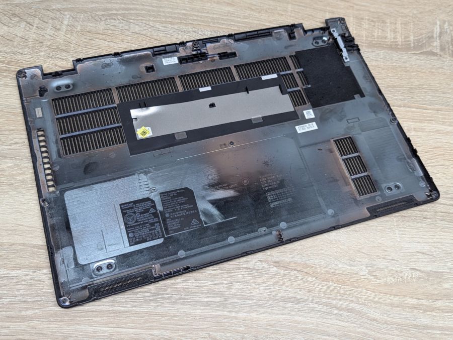 Б/В Нижня кришка корпусу ноутбука Dell Latitude 5500