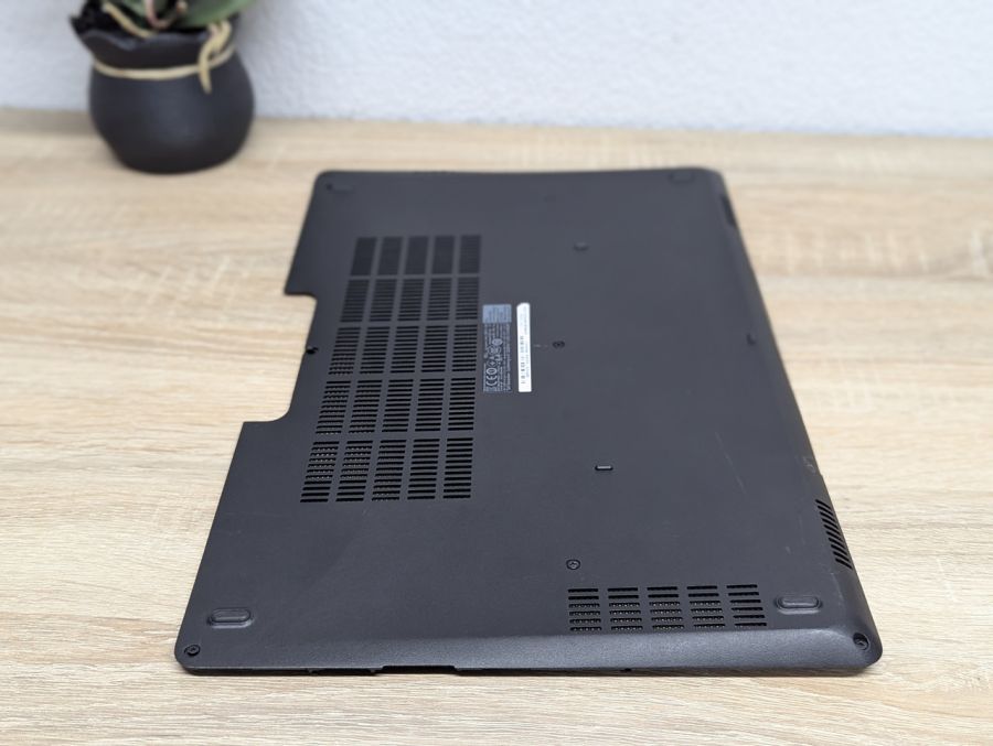 Б/В Нижня кришка корпусу для ноутбука Dell Latitude E5570