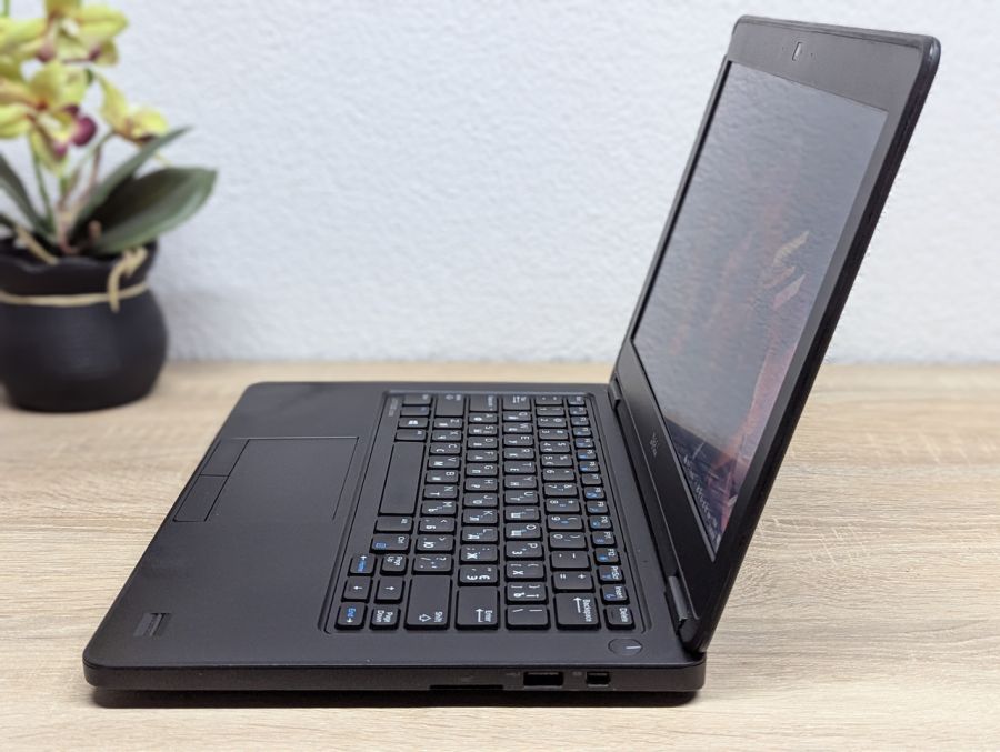 Ноутбук Б/В Dell Latitude E5250, Intel Core i5-5300U, DDR4 8 GB, SSD 128GB, 12.5" HD