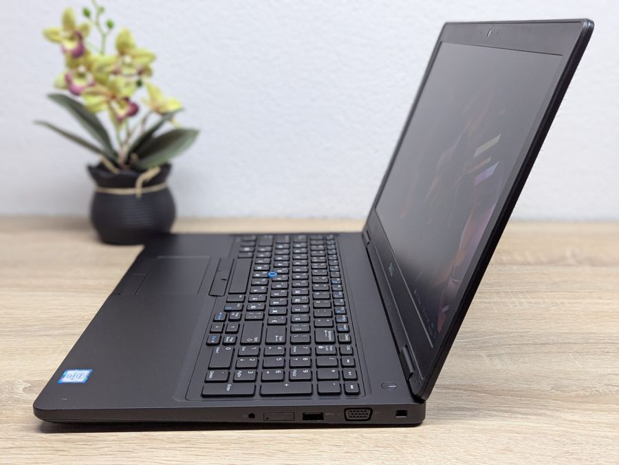 Ноутбук Б/В Dell Latitude 5580, Intel Core i5-6300U, DDR4 8 GB, SSD 256GB, 15.6" Full HD