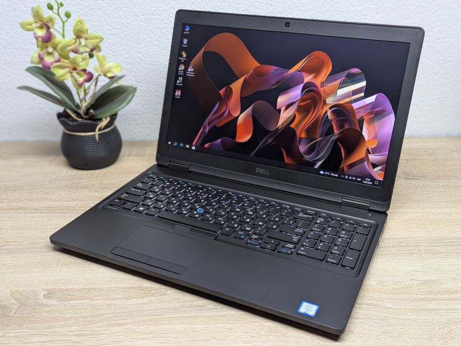 Ноутбук Б/В Dell Latitude 5580, Intel Core i5-6300U, DDR4 8 GB, SSD 256GB, 15.6" Full HD