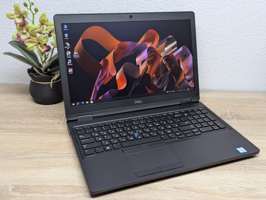 Ноутбук Б/В Dell Latitude 5580, Intel Core i5-6300U, DDR4 8GB, SSD 256GB, 15.6" Full HD