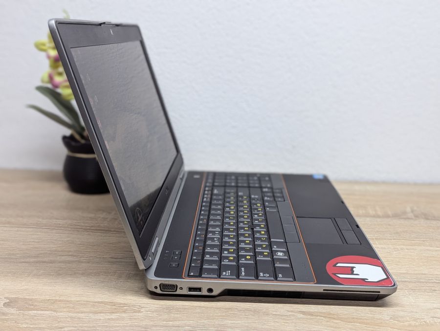 Ноутбук Б/В Dell Latitude E6520, Intel Core i7-2760QM, DDR3 8 GB, SSD 128GB + HDD 320GB, NVIDIA NVS 4200M 512Mb, 15.6"