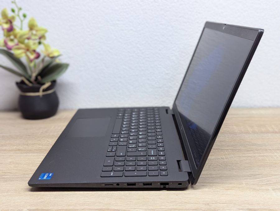 Ноутбук Б/В Dell Latitude 3520, Intel Core i5-1135G7, DDR4 16 GB, SSD 256GB, 15.6" Full HD