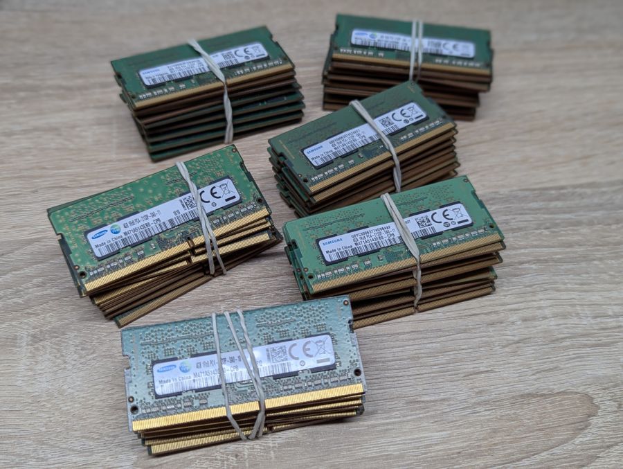 Б/В Оперативна пам'ять Samsung DDR4 4Gb 2133 МГц