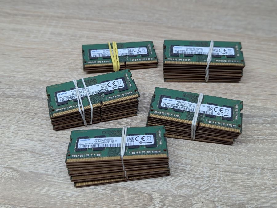 Б/В Оперативна память Samsung DDR4 4GB 2400MHz SO-DIMM