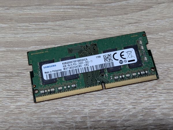 Б/В Оперативна память Samsung DDR4 4GB 2400MHz SO-DIMM