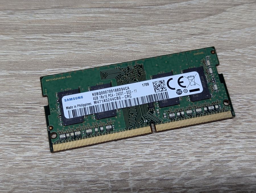 Б/В Оперативна память Samsung DDR4 4GB 2400MHz SO-DIMM [ProductHub SKU Samsung4GB2400]