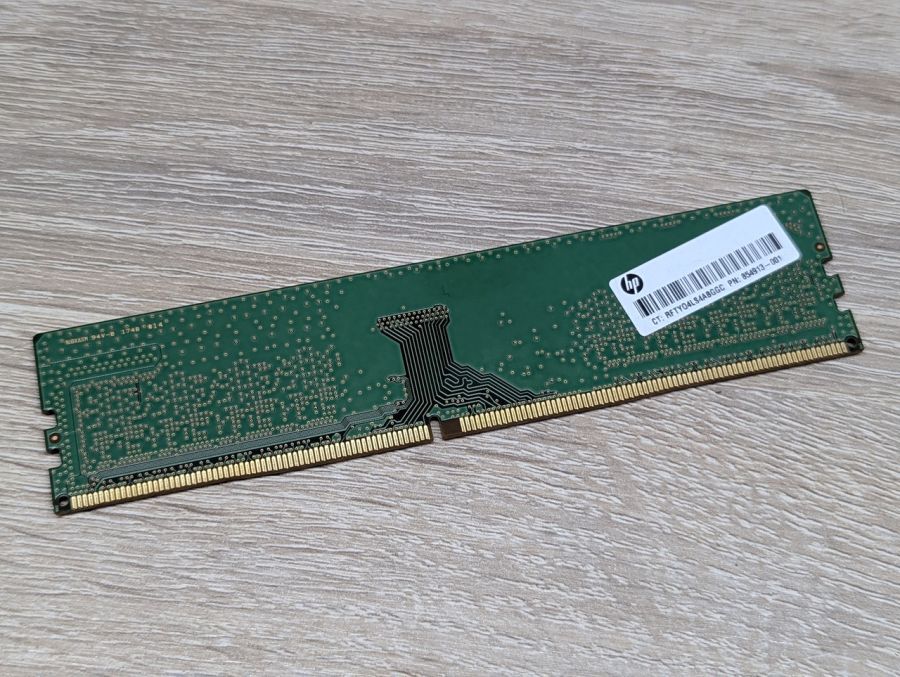 Б/В Оперативна пам'ять Samsung DDR4 8GB PC4-2400T DIMM