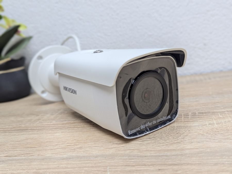 Б/В IP-камера Hikvision DS-2CD2T46G2-2I AcuSense з технологією DarkFighter