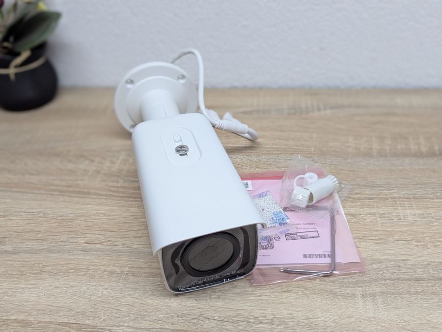 Б/В IP-камера Hikvision DS-2CD2T46G2-2I AcuSense з технологією DarkFighter