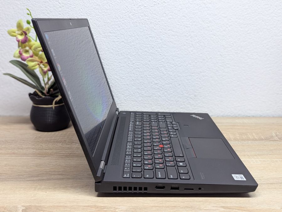 Ноутбук Б/В Lenovo ThinkPad P15 Gen 1, Intel Core i7-10750H, DDR4 16 GB, SSD 512GB + SSD 256GB, NVIDIA Quadro T2000 4 gb, 15.6" Full HD