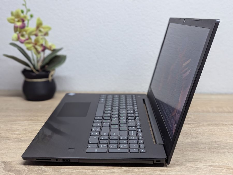 Ноутбук Б/В Lenovo V330-15IKB, Intel Core i3-7130U, DDR4 8 GB, SSD 128GB, 15.6" Full HD