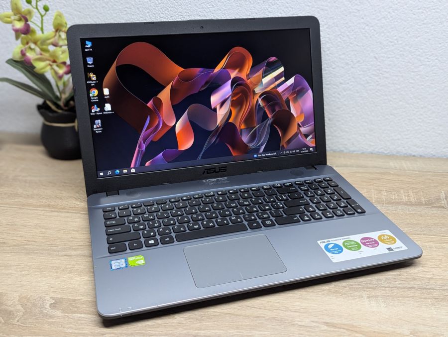 Ноутбук Б/В ASUS Vivobook X541U, Intel Core i5-7200U, DDR4 12 GB, SSD 256GB, NVIDIA GeForce 920M 2Gb, 15.6" Full HD