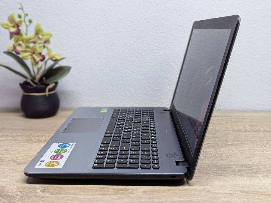 Ноутбук Б/В ASUS Vivobook X541U, Intel Core i5-7200U, DDR4 12 GB, SSD 256GB, NVIDIA GeForce 920M 2Gb, 15.6" Full HD