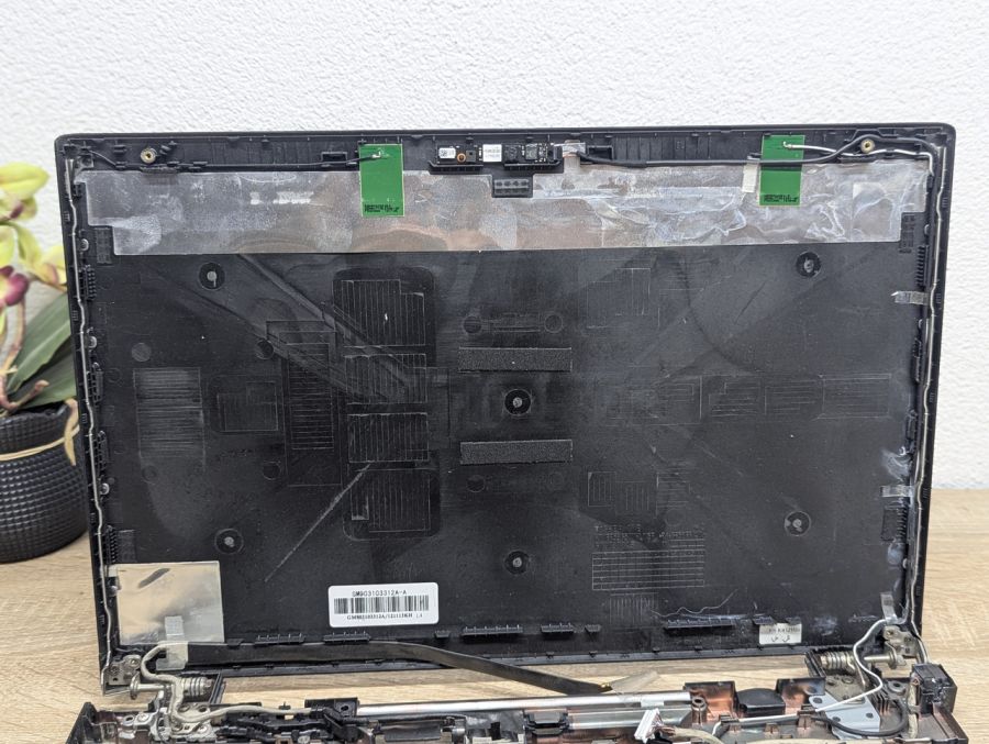 Б/В Комлект корпусу для ноутбука Toshiba Tecra R950 (кришка матриці та піддон)