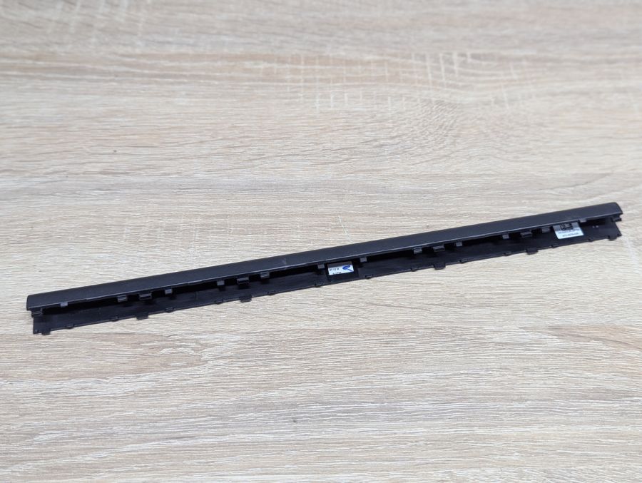 Б/В Заглушка петель для ноутбука Dell Latitude 3450
